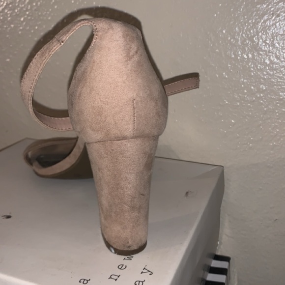 Nude Block Heel - Picture 2 of 3
